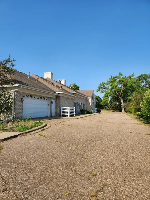 7300 42nd AVE N, New Hope, MN 55427