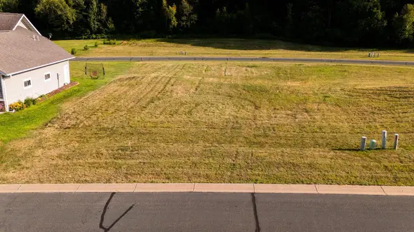 2725 Oakhurst DR, Lake City, MN 55041