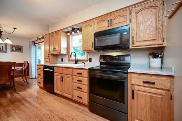 211 6th ST SW, Eyota, MN 55934