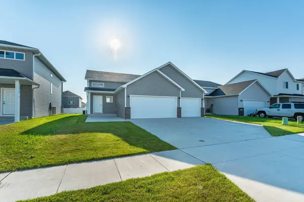 6582 28th ST S, Fargo, ND 58104