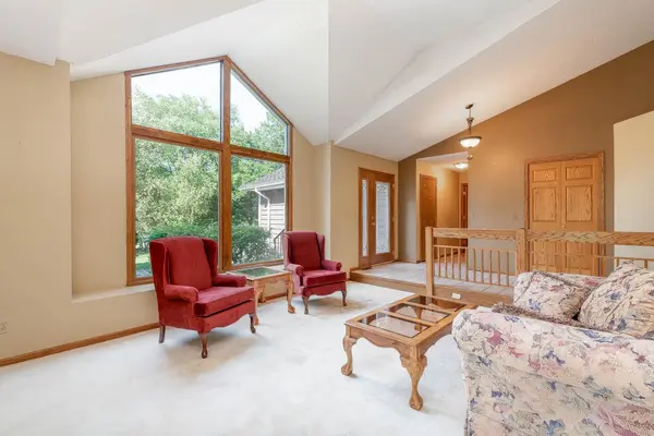 200 Greenwood DR, Mankato, MN 56001