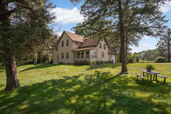 4215 Elmore AVE, Webster, MN 55088