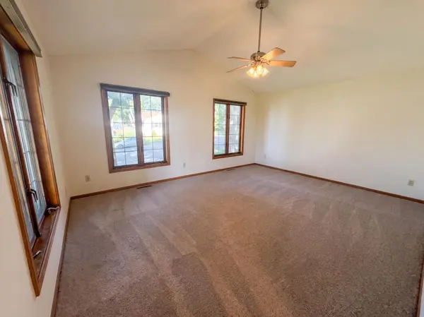 441 S Elm ST, Waconia, MN 55387
