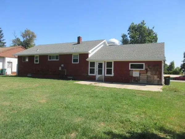 8 2nd ST NE, Gwinner, ND 58040