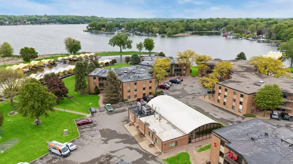 5410 Three Points BLVD #411, Mound, MN 55364