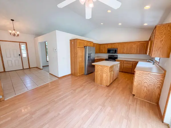 8763 Autumn Oaks DR, Rockford, MN 55373