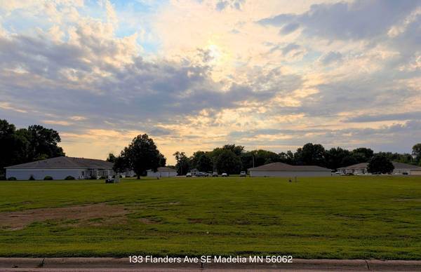 133 Flanders AVE SE, Madelia, MN 56062