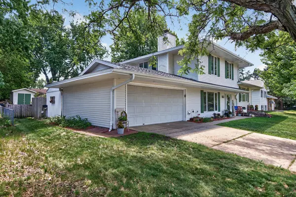 1094 Lowell DR, Apple Valley, MN 55124