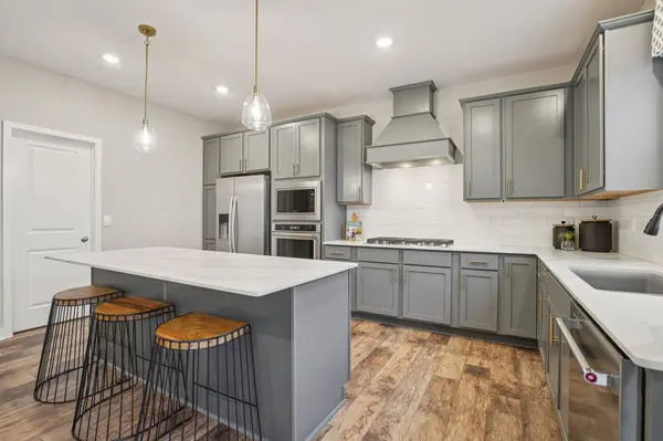 2095 Kestrel DR, Shakopee, MN 55379