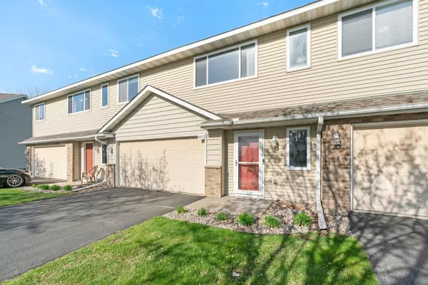 4052 Blakewood DR, Shakopee, MN 55379