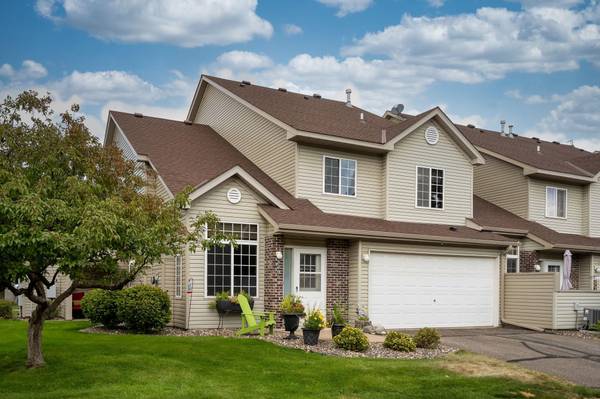2441 Oakridge CIR, Hudson, WI 54016
