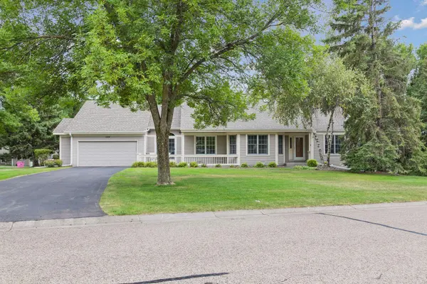 1724 Donegal DR, Woodbury, MN 55125