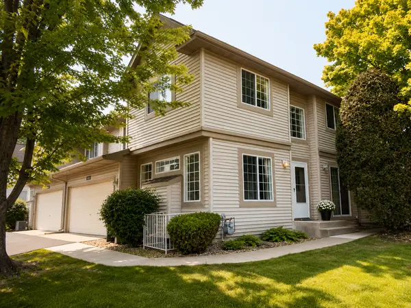 1088 Lovell AVE W, Roseville, MN 55113