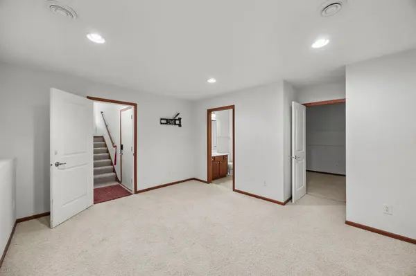 4022 Cedar Grove LN, Eagan, MN 55122