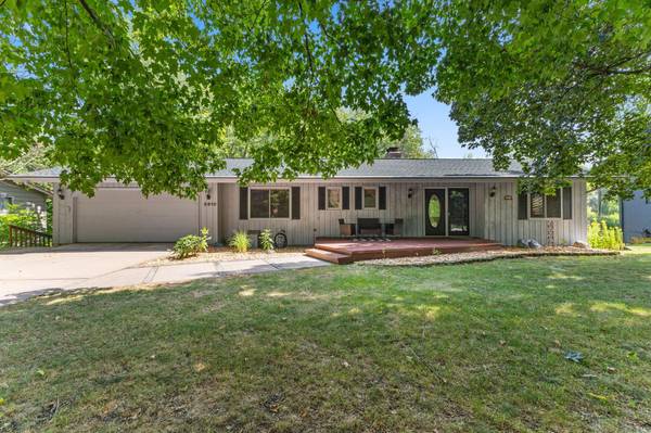 3810 Bassett Creek DR, Golden Valley, MN 55422