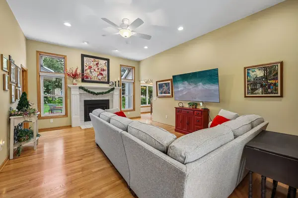961 Coneflower CT, Eagan, MN 55123