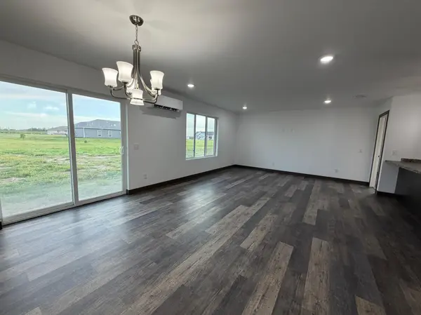 100 Oak Crest Blvd, Roseau, MN 56751