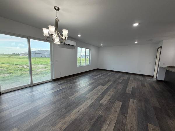 100 Oak Crest Blvd, Roseau, MN 56751