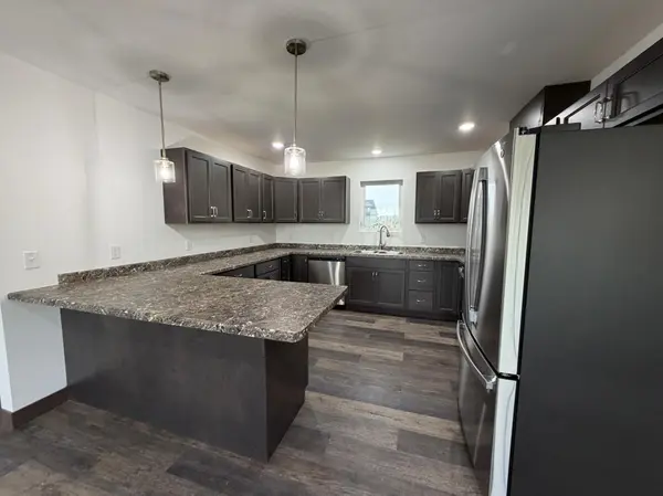 100 Oak Crest Blvd, Roseau, MN 56751