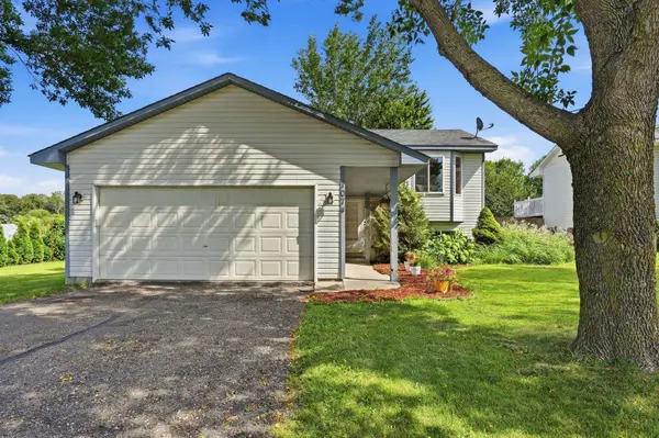 1074 Meadow ST, Cologne, MN 55322