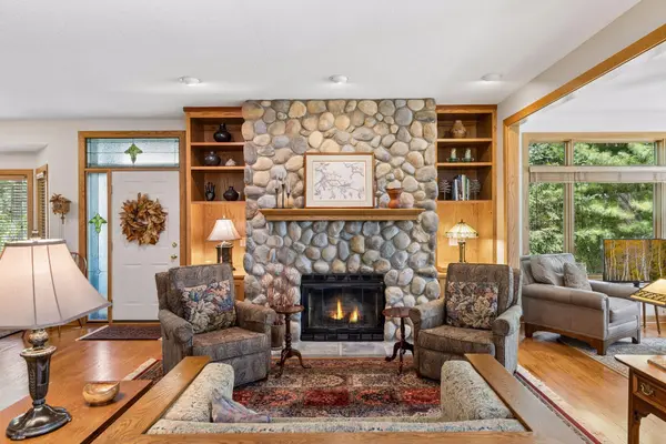 983 Quentin AVE S, Lakeland, MN 55043