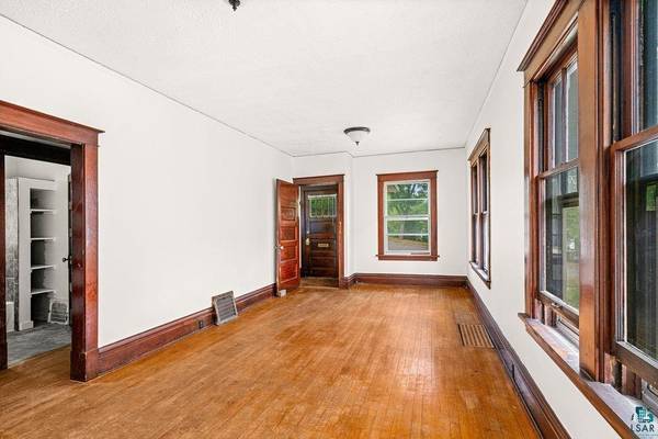 421 N 11th AVE W, Duluth, MN 55806
