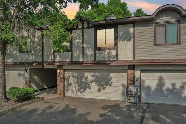 8840 N Maplebrook CT, Brooklyn Park, MN 55445