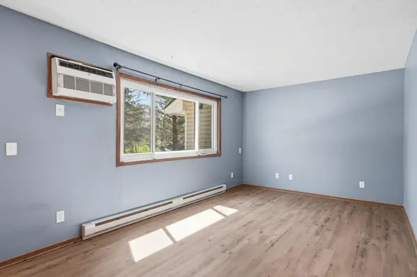 14 E 13th ST, Waconia, MN 55387