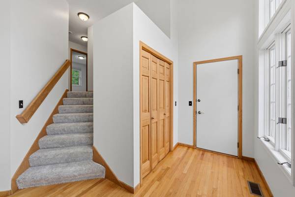 2320 Parkview LN, Woodbury, MN 55125