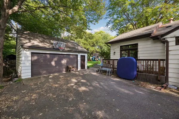 18160 Berry LN, Wayzata, MN 55391