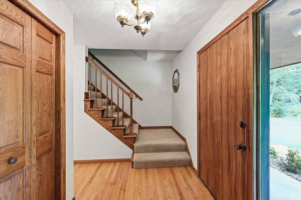 5665 Star CIR, Shorewood, MN 55331
