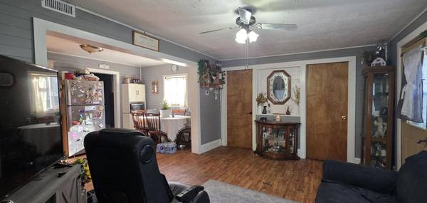 805 4th ST NE, Valley City, ND 58072