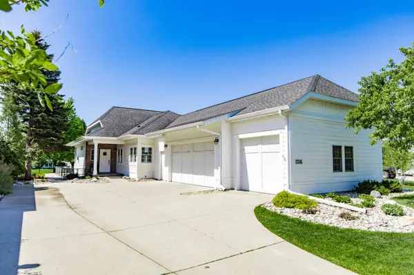 2516 Rose Creek Pkwy S, Fargo, ND 58104