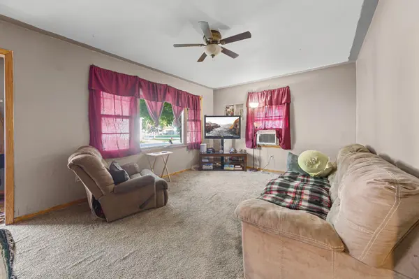 74 S Cordova AVE, Le Center, MN 56057