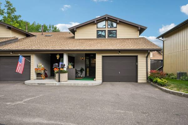 1748 Mcknight RD N #24, Maplewood, MN 55109