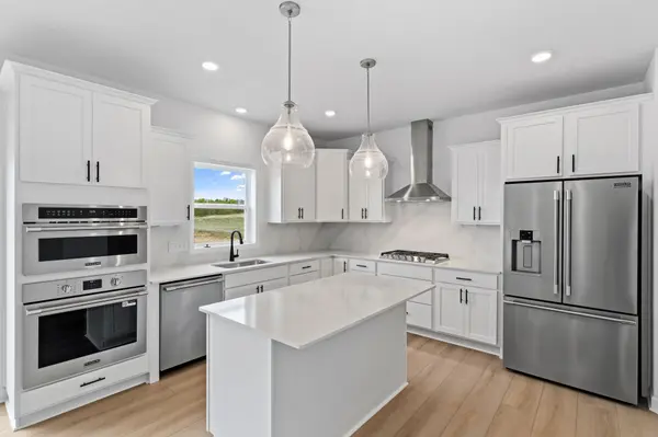 664 Sierra Pkwy, Waconia, MN 55387
