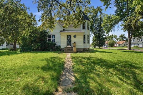 204 E 12th ST, Blue Earth, MN 56013