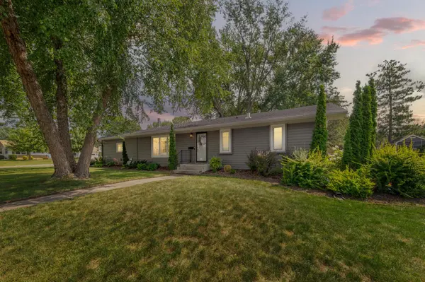 1019 Valley View RD, Faribault, MN 55021