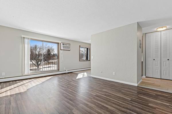 2210 Eldridge Ave E #201, North Saint Paul, MN 55109