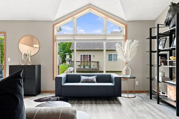 7606 Red Fox TRL, Greenfield, MN 55373