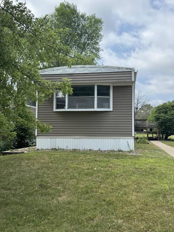143 Judith DR, Chaska, MN 55318
