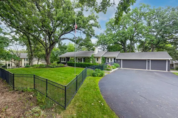 7030 Donlea LN, Eden Prairie, MN 55346