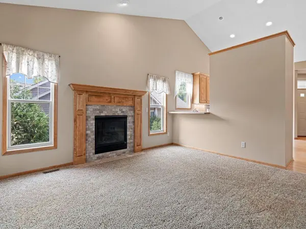 198 Thompson AVE E, West Saint Paul, MN 55118