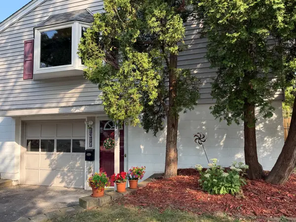 2762 Mcnair DR N, Robbinsdale, MN 55422