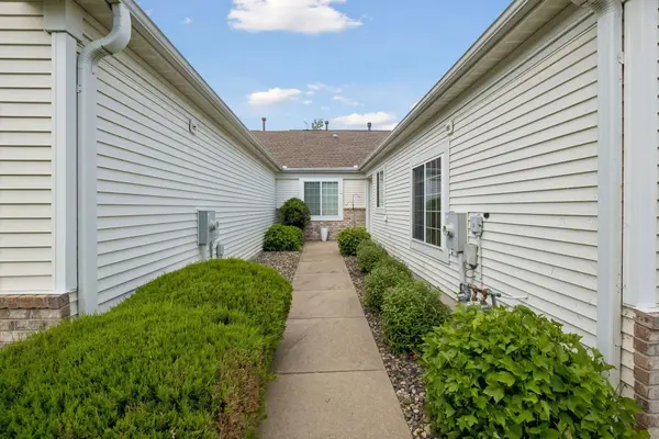 18716 Kalmar CT, Lakeville, MN 55044