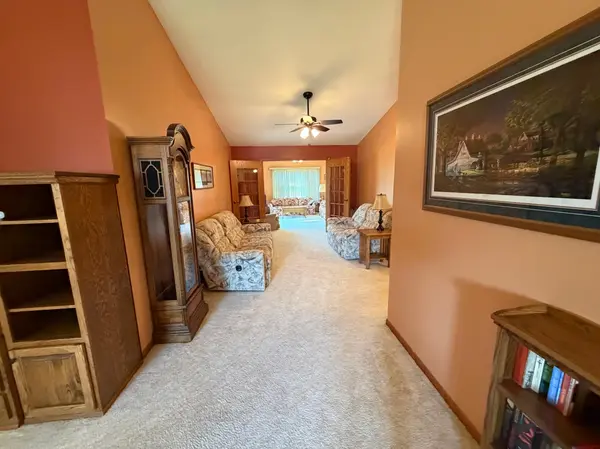 217 Green Lea LN, Albert Lea, MN 56007
