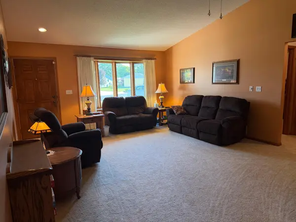 217 Green Lea LN, Albert Lea, MN 56007