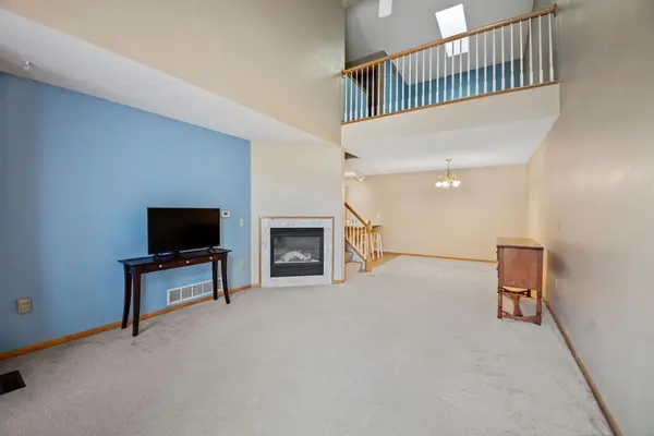 2462 Oakridge CIR, Hudson, WI 54016