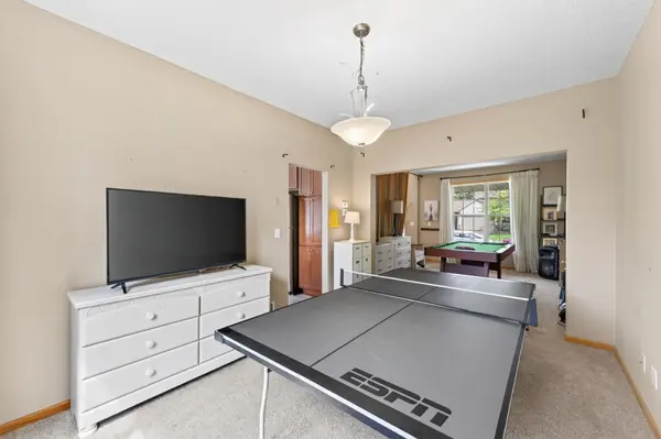6109 Summit Curve S, Cottage Grove, MN 55016