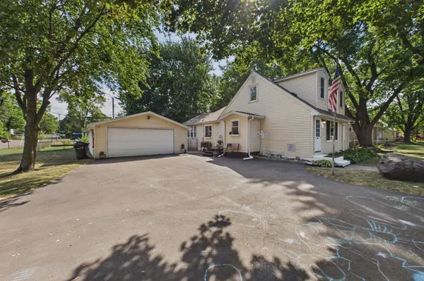 1474 Burke AVE E, Maplewood, MN 55109